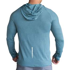 Camisa con capucha de manga larga ligera atlética de alta calidad con diseño personalizable Camisa con capucha de manga larga ligera atlética para hombre - Product Image 6