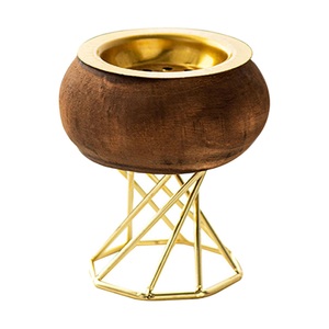 Quemador de incienso de latón antiguo con tapa de cúpula y base de diseño de hoja grabada para oraciones y Pooja - Product Image 2