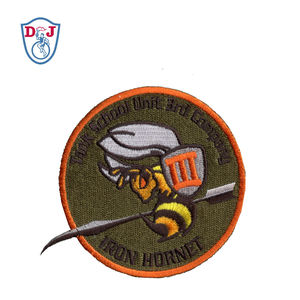 Écussons personnalisés insignes de broderie presse à chaud emblème tissu patch fer sur logo personnalisé patchs brodés - Product Image 5