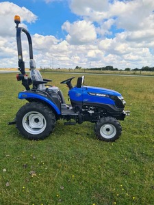 Tracteur agricole Solis 4x4, roue motrice bleue, niveau de sécurité élevé - Product Image 2