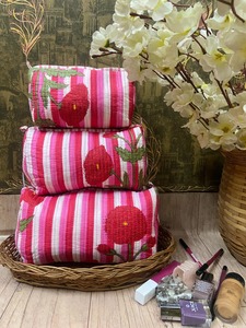 Juego de 3 hermosas bolsas de cosméticos acolchadas de algodón Floral rosa, impresas a mano, duraderas, elegantes, Vintage, grandes, medianas y pequeñas de capacidad - Product Image 2