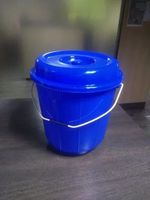 Seau en plastique léger et portable de qualité industrielle, haute performance, personnalisé, 26-30L, avec poignée en acier et couvercle, qualité alimentaire
