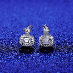 Boucles d'oreilles en moissanite taille émeraude 1,2 ct - Bijoux élégants et luxueux - Product Image 3