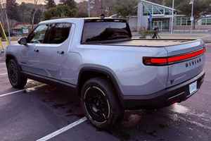 CLEAN 2025 R i v i a n R 1T Adventure Edition Dual-Motor Performance AWD, paquete de batería máximo, rango de 420 millas - Product Image 5