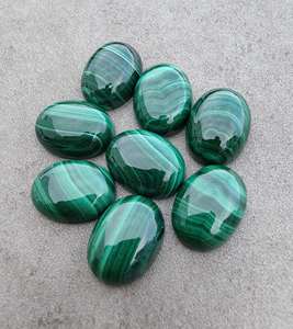 ต่างหูอัญมณีสีเขียวมรกตสีเขียวธรรมชาติทรงรีขนาด10X14มม. สำหรับสุภาพสตรีสีทอง18K - Product Image 1