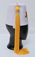 Chapeau Fez Brodé Personnalisé Blanc avec Pompon Doré et Écusson Étoile – Tenue de Soirée Formelle – Vente en Gros OEM – Homme Adulte 56-58CM – Toile Faite Main