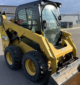 Minicargadora CAT 242D en Excelentes Condiciones, Aprobada por EPA y CE, con Cilindro Hidráulico Original, Motor, Bomba, Caja de Cambios, Engranajes y PLC - Product Image 2