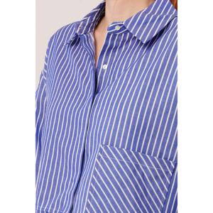 Camisa Azul a Rayas con Bolsillos para Mujer, Modelo Corto LUSTRIN - Blusa Casual Elegante de Mezcla de Algodón para Venta al Por Mayor - Product Image 3