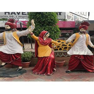 ธีม punjabi bhangra รูปปั้นไฟเบอร์หลากสีธีม punjabi รูปปั้นไฟเบอร์ตกแต่งงานแต่งงานรูปปั้น gidha bhangra USA - Product Image 1