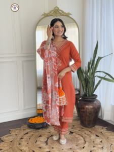 Rayón Kurti de calidad superior con pantalón a juego para oficina y ropa informal disponible a los mejores precios de la India - Product Image 5