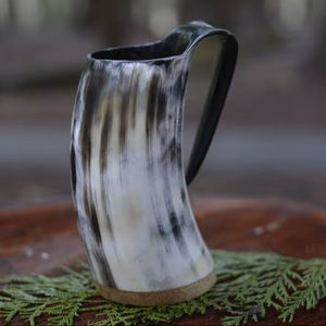 Auténtico cuerno de buey Base de madera taza de jarra para beber estilo vikingo hecho a mano para cerveza Mead Ale directo de la India - Product Image 1