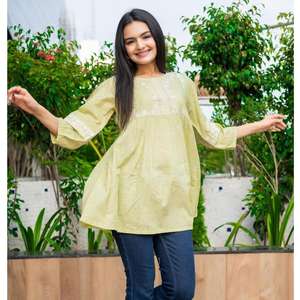 Top Corto de Algodón Moderno, Diseño Minimalista, Tejido Transpirable y Suave, Atuendo Cómodo para Mujer - Product Image 1