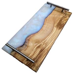 Plateau de fruits en résine et en bois artisanal avec poignée en métal pour le service et la restauration de restaurant - Product Image 1