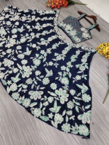 Lehenga de boda más hermoso y de moda con Bordado de hilo pesado, Dori y trabajo de lentejuelas arcoíris pesadas - Product Image 1