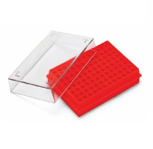 Estante compacto y duradero diseñado para sujetar de forma segura tubos y tiras de PCR durante el ciclo térmico y el almacenamiento. - Product Image 1