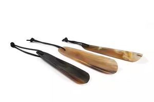 ที่โกยรองเท้าทำมือจากวัสดุธรรมชาติ รูปทรงคลาสสิก แข็งแรง ทนทาน เป็นมิตรต่อสิ่งแวดล้อม โดย Saniya Handicraft - Product Image 2