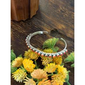 Bracelet manchette tendance en huître rouge épineuse et argent sterling de Sheila Tso - Product Image 2