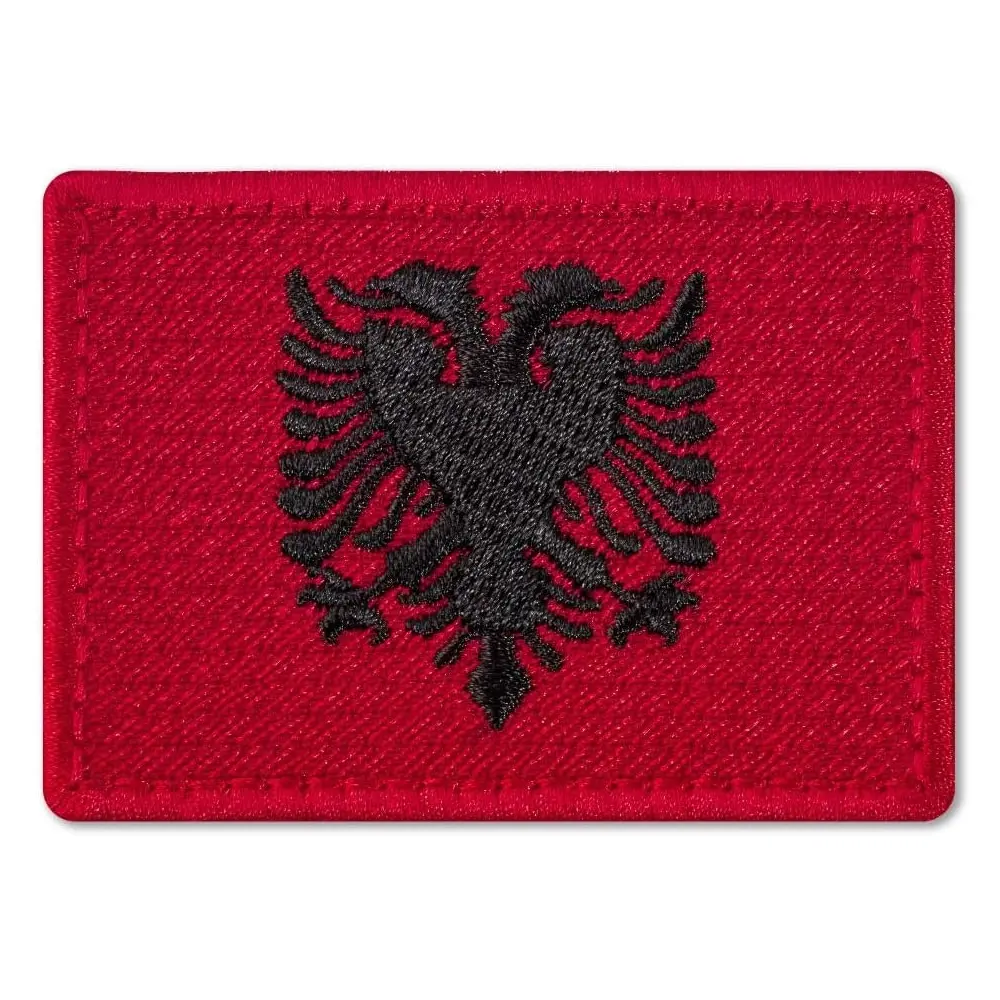 アルバニアの国旗パッチ刺繍アップリケアルバニアの鉄が国章に縫い付けられ、アルバニアの国旗パッチ鉄が刺繍されたパッチに