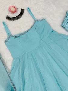 Nuevo Traje Anarkali de Seda Crunch con Dupatta para Bodas y Fiestas, Disponible en Grandes Cantidades - Product Image 5