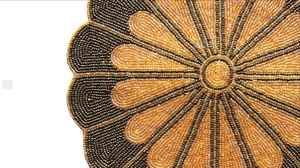 Napperon et coussinets de table en verre perlé avec décor de maison réutilisable au design bohème et protecteur de table à manger - Product Image 3