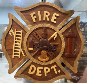 Placa con logotipo de madera grabada con láser, hecha en Vietnam a partir de 99 DATOS dorados - Product Image 6