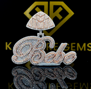 จี้โลโก้ที่กำหนดเอง VVS Moissanite จี้ชื่อเพชรโมอิสแบบกำหนดเองจี้กุหลาบชุบทองแบบกำหนดเองจี้ฮิปฮอปสีเงิน - Product Image 1