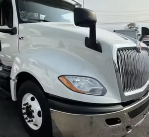 El mejor!! Cabeza tractora diésel motorizada para transporte por carretera con cabina cómoda para rutas logísticas extendidas, vehículo de transporte de contenedores - Product Image 2