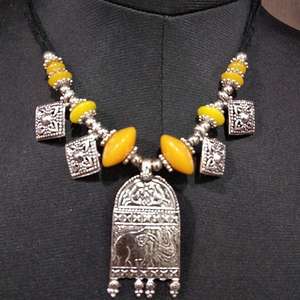 Jeweljunk 1112902D Navratri Collar Rodio Plateado Cuentas amarillas Gargantilla Collares finos - Product Image 1