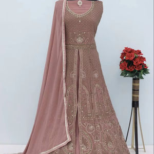 2.90 Mtr Flair Pishwas en georgette de renard lourd avec broderie complète, travail du dos et Dupatta | Semi cousu | Style ethnique tendance - Product Image 1