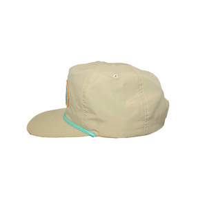 Casquette Snapback à visière plate en coton 100% avec patch tissé personnalisé, style tendance et à la mode pour adultes, fabriquée à l'usine Injae Vina - Product Image 3