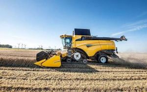 Discover quality New holland CX7090 combine <b>harvester</b> builds equipped with an FPT Cursor 9 engine and a deluxe cab zone - Product Image 3