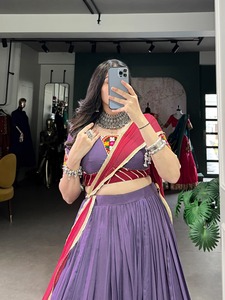 Dernière couleur Navratri Choli avec tissu de rayonne pure avec tissu en mousseline Dupatta Original Mirror Gamthi With Gota Patti - Product Image 2
