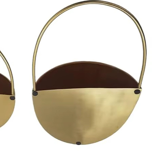 Soporte decorativo para macetas de metal con un aspecto encantador, ideal para esquinas de jardín y decoración de balcones. - Product Image 1