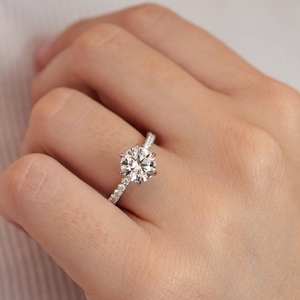 แหวนหมั้นเพชรโมอิสทรงกลมตัด8มม. | โซลิแทร์คลาสสิกพร้อมสายปู | เครื่องประดับเจ้าสาวสีเงินสีทองสำหรับงานแต่งงาน - Product Image 1