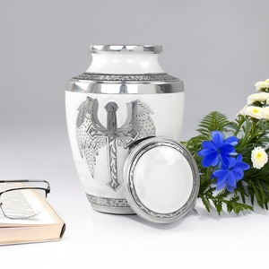 Urnes de crémation en métal pour cendres humaines, en aluminium, pour adultes, design d'ailes d'aigle avec abat-jour couleur blanc et argent - Product Image 2