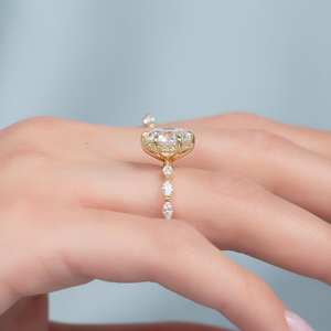 Anillo de Compromiso Solitario de Moissanita de Corte Redondo de 8 mm, Chapado en Oro Amarillo, Joyería Fina Clásica para Mujer, Estilo Minimalista para Novia - Product Image 4