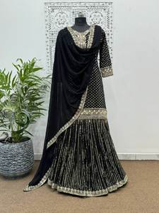 La fête était belle fantaisie lourde broderie et paillettes travail Top - Sharara avec Dupatta - Product Image 4
