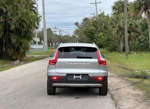 Volvo XC40 T5 Momentum 2019 d'occasion en excellent état, transmission automatique - Product Image 3