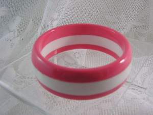 กำไลเรซิ่นสลักลายตามสั่ง เป็นมิตรกับสิ่งแวดล้อม พร้อมดีไซน์รูปนางฟ้าและโมเดล สำหรับเป็นของขวัญส่วนตัว - Product Image 1