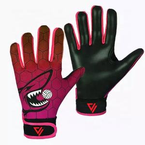 Gants professionnels de football gaélique (GAA) avec latex allemand, design léger et emblème du club - Product Image 1