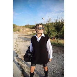 Maglione t-shirt nero da donna - Product Image 2