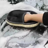 Nettoyage impeccable des véhicules avec notre gant de lavage de voiture en peluche, mitaine en laine ultra douce pour un detailing automobile et un entretien des motos de qualité supérieure