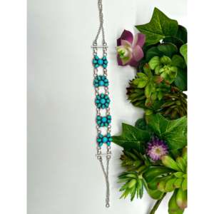 Collier ras-de-cou en turquoise Sleeping Beauty et argent sterling, fait main par des artisans Navajo, motif fleur - Product Image 1