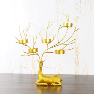 Candelabro de Reno de Lujo con Acabado Dorado Mate, Perfecto para Centro de Mesa, Decoración de Sala de Estar y Ocasiones Festivas, de la India - Product Image 1