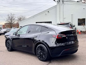รถยนต์รุ่นใหม่ปี 2024 SLA Model Y AWD พวงมาลัยซ้าย เบาะหนังอุ่นได้ สตาร์ทเครื่องด้วยรีโมท กล้องมองหลัง มาตรฐานยูโร 4 หน้าจอสัมผัส พร้อมเข้าใช้งาน - Product Image 5