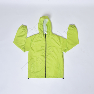 Chaqueta cortavientos con cremallera suave y fuerte Unisex personalizada 2025 carcasa de lluvia impermeable con capucha proceso de punto para hombres y mujeres - Product Image 3