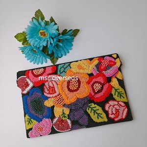 Bolso de mano hecho a mano con cuentas, recién llegado a la India, listo para enviar, precio al por mayor, bolso de mensajero de poliéster con letras y botones - Product Image 4