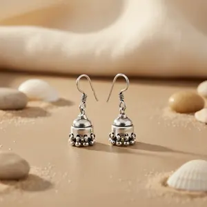 Pendientes Jhumka de Plata de Ley con Diseño Cultural Indio para Mujer - Product Image 3