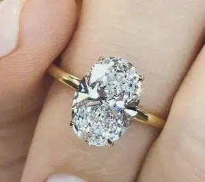 แหวนเงินแท้ 925 ประดับพลอยสีเขียวสำหรับผู้หญิง พร้อมเพชรโมอิสซาไนต์ทรงบาแก็ตต์ด้านข้าง เหมาะสำหรับเป็นแหวนหมั้น - Product Image 3