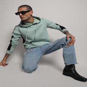 ชุดฮู้ดดี้แขนยาวผู้ชาย OEM ผ้าฝ้าย 100% สำหรับฤดูหนาว ทรงโอเวอร์ไซส์ ผ้าฟลีซ ระบายอากาศ แห้งเร็ว สีและโลโก้ปรับแต่งได้ฟรี - Product Image 3